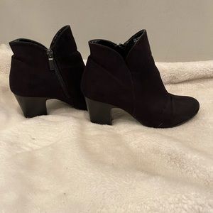 Black Nicole booties size 6.5